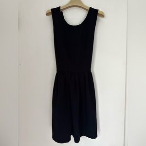 ♻️DONATED DEC. 2023♻️ 
Cuisse de Grenouille Paris dark navy mini apron dress